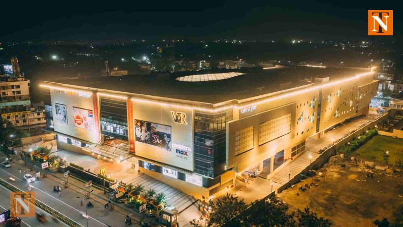 Shocking Incident at VR Mall: Youngster Jumps from Second Floor